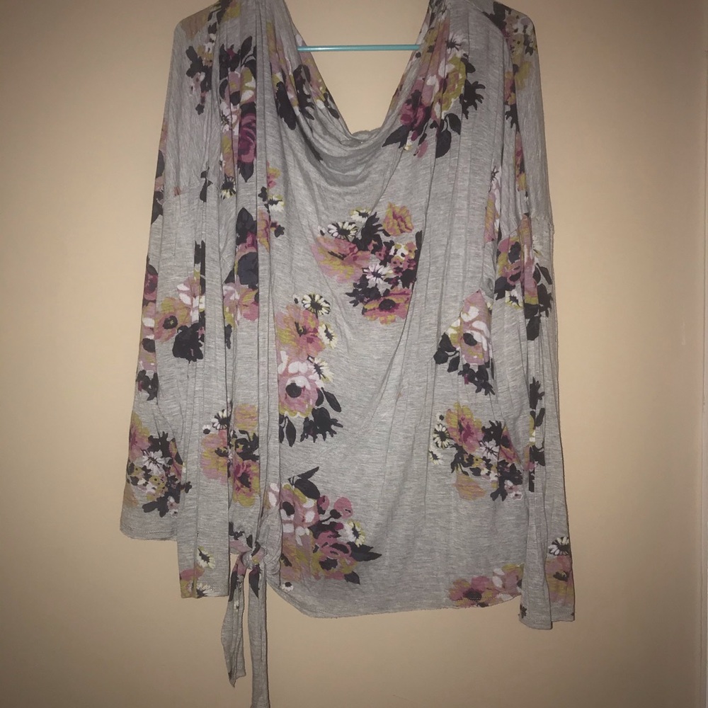 Gray floral cotton top.
